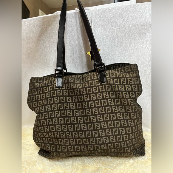 🌺Authentic Fendi Zucca Tote Shopper Bag🌺 - Picture 3 of 15